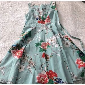 Acevog Green Spring/Summer sleeveless dress- Red & White Floral Fit And Flare